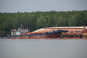 Oil spill response for VIETSUN INTEGRITY after accident and fuel spill