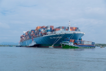 M/V MOL Brilliance collided with coastal container barge in Vietnam