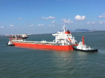 Escorting and assisting cargo vessel Belo horizonte (Draught: 14.6m) mooring buoys BP-4 Haivanship at Go Gia river