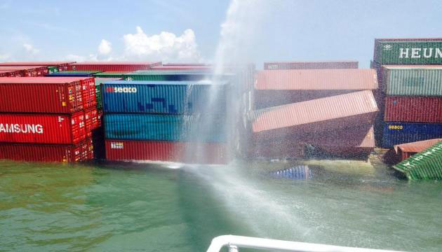 chua chay tau bien container Heung a Dragon