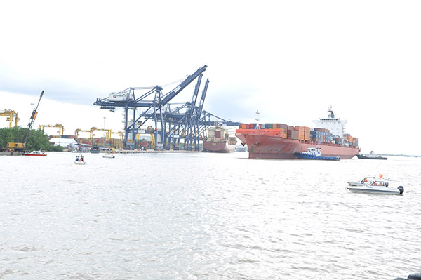 tau lai dat chuyen dung azimuth