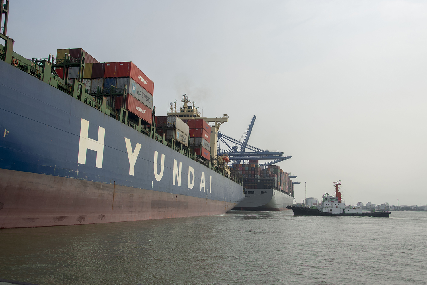 tugboat in vietnam