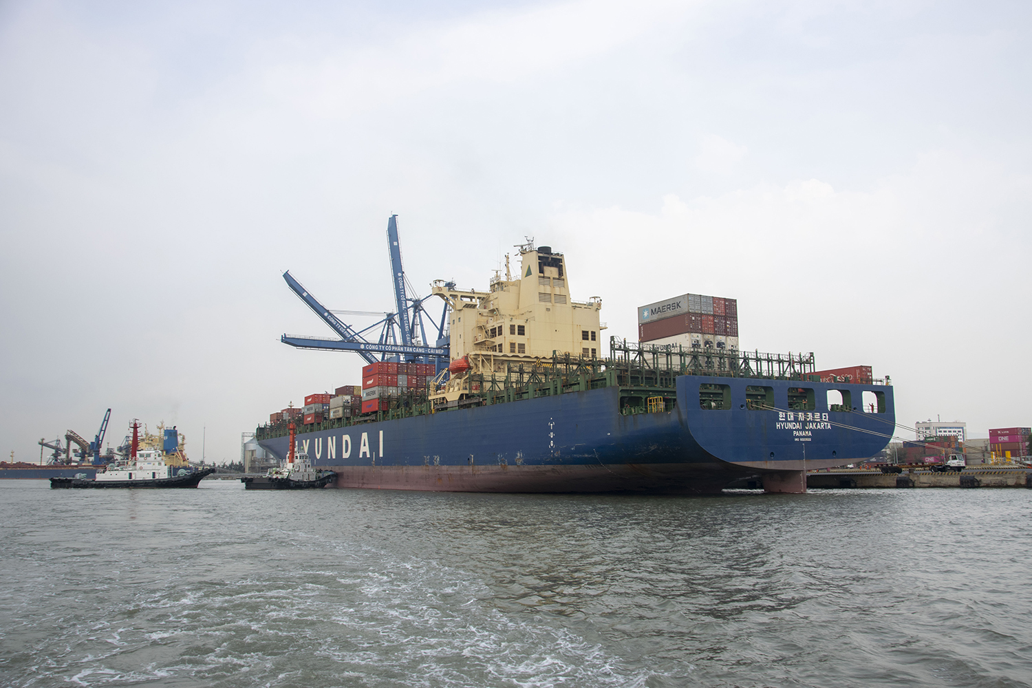 tugboat in vietnam